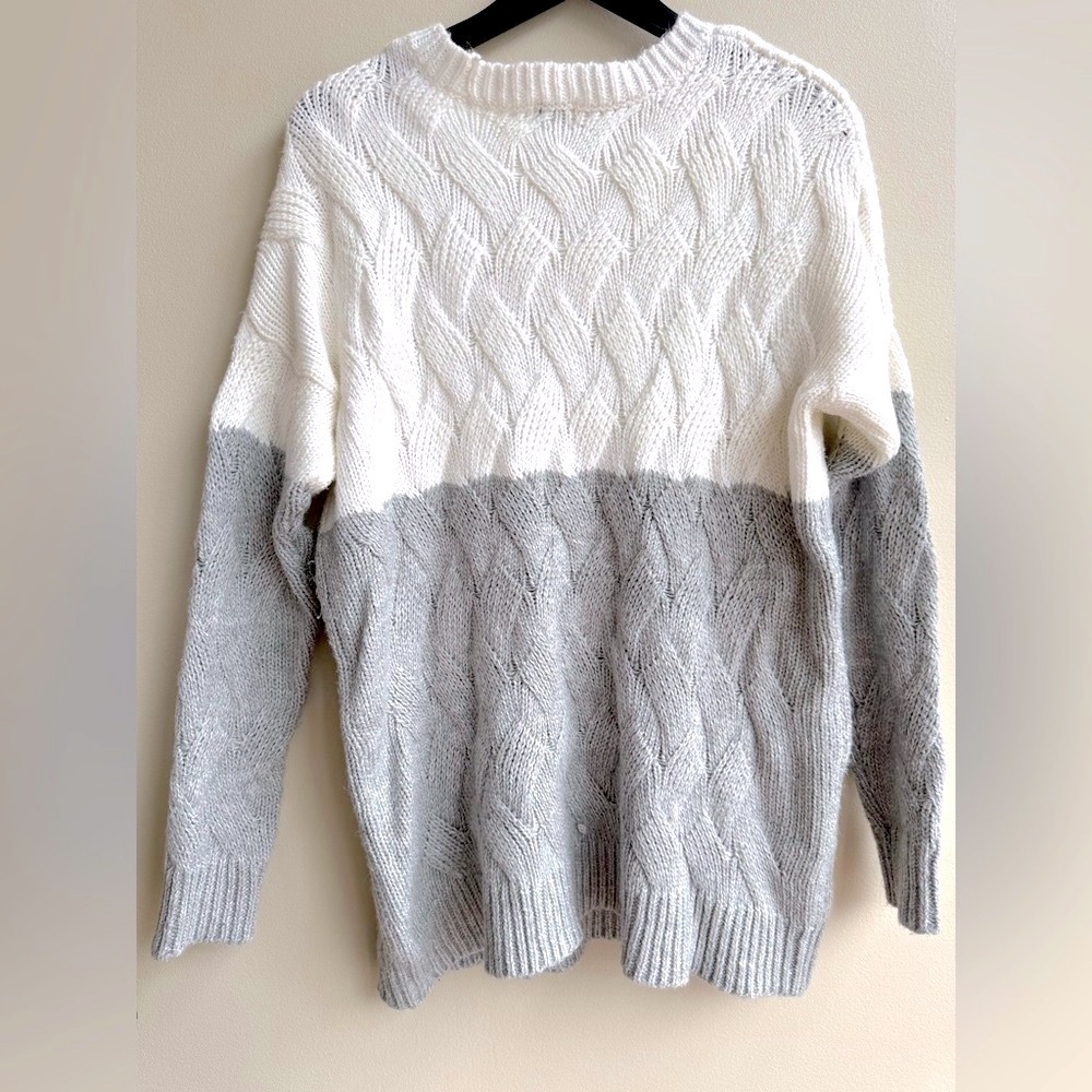 A. New. Day. Cable Knit Sweater Block Coloring White Grey Crew Neck Size Medium - Picture 2 of 9